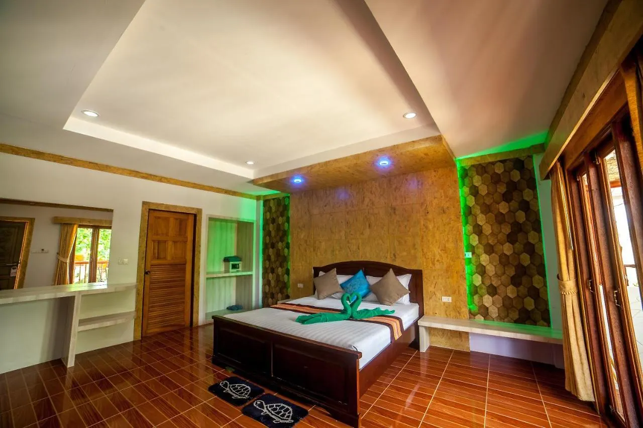 Phi Phi Nice Beach Resort ピピ島